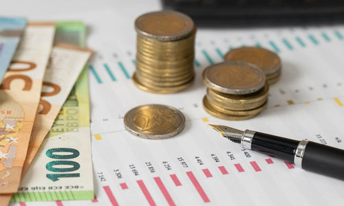 Quer poupar eletricidade em casa? Veja as dicas mais eficazes para reduzir a fatura, para baixar os consumos dos eletrodomésticos e mais estratégias eficazes para pagar menos luz.